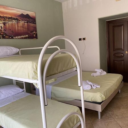 Falu Napoli Centro Camera Con Cucina E Bagno Privato Ξενοδοχείο Εξωτερικό φωτογραφία