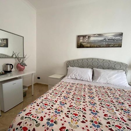 Falu Napoli Centro Camera Con Cucina E Bagno Privato Ξενοδοχείο Εξωτερικό φωτογραφία