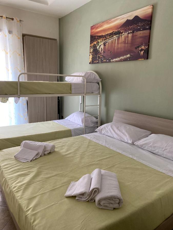 Falu Napoli Centro Camera Con Cucina E Bagno Privato Ξενοδοχείο Εξωτερικό φωτογραφία