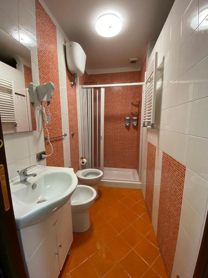 Falu Napoli Centro Camera Con Cucina E Bagno Privato Ξενοδοχείο Εξωτερικό φωτογραφία