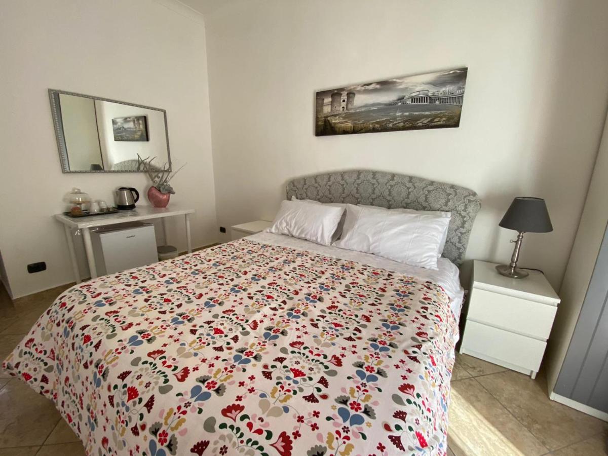 Falu Napoli Centro Camera Con Cucina E Bagno Privato Ξενοδοχείο Εξωτερικό φωτογραφία