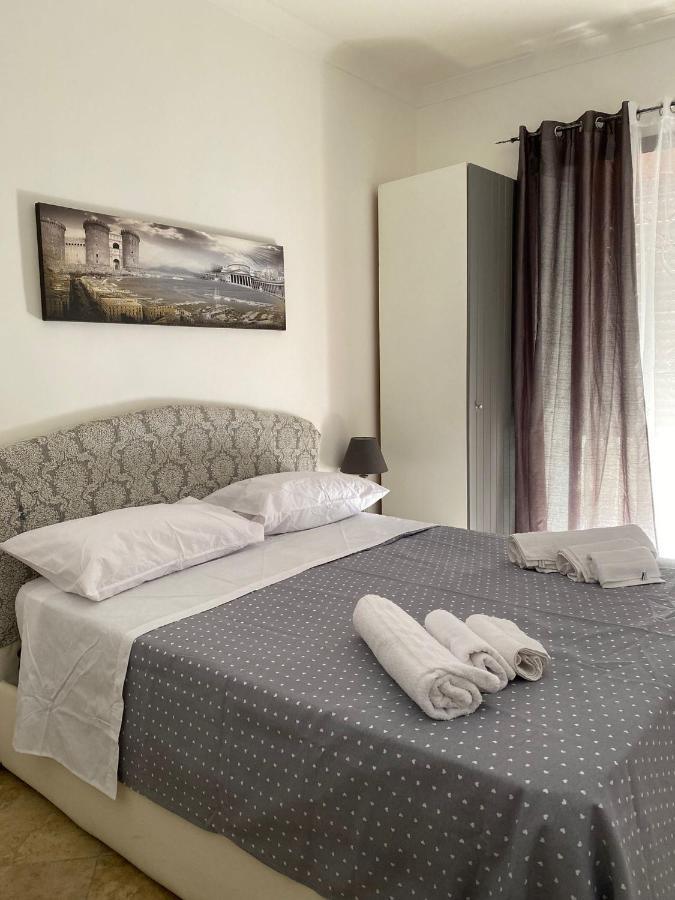 Falu Napoli Centro Camera Con Cucina E Bagno Privato Ξενοδοχείο Εξωτερικό φωτογραφία