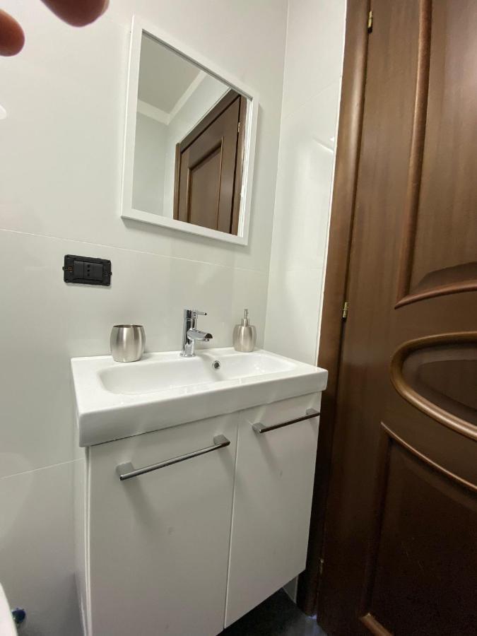 Falu Napoli Centro Camera Con Cucina E Bagno Privato Ξενοδοχείο Εξωτερικό φωτογραφία