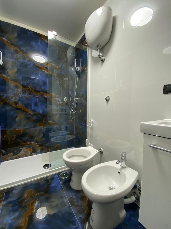 Falu Napoli Centro Camera Con Cucina E Bagno Privato Ξενοδοχείο Εξωτερικό φωτογραφία