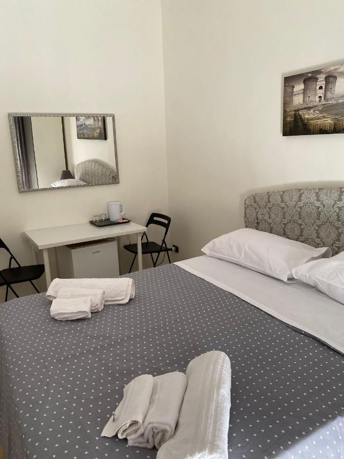 Falu Napoli Centro Camera Con Cucina E Bagno Privato Ξενοδοχείο Εξωτερικό φωτογραφία